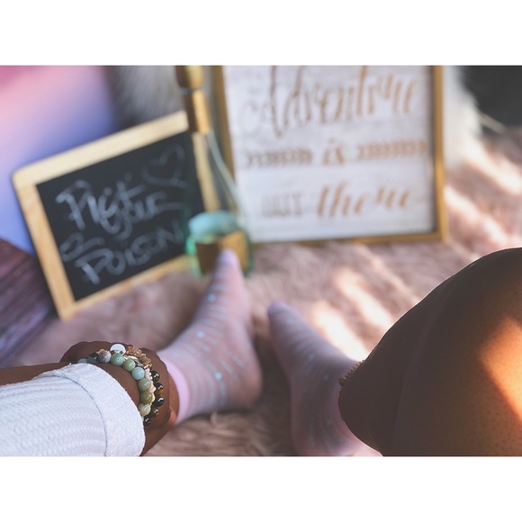 Vintage gold and white portrait - Picture 2 of 3